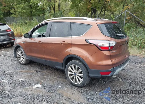 2017 Ford Escape Titanium z USA, uszkodzony, nr VIN 1FMCU9JD3HUA98318